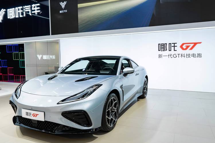 成都金堂县展信同企业管理咨询哪吒汽车在智能汽车领域的表现，领途汽车在新能源汽车市场中的影响力
